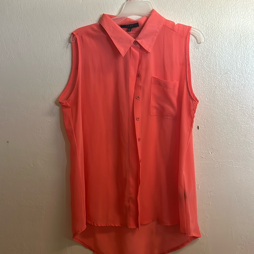 Coral opaque crêpe, sleeveless shirt